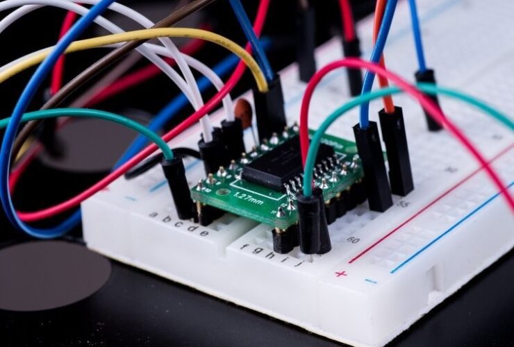 انواع میکروکنترلرهای AVR و کاربردهای آن