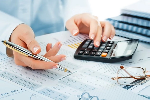 کامپیوتر یا حسابداری؟ کدام رشته بهتر است؟